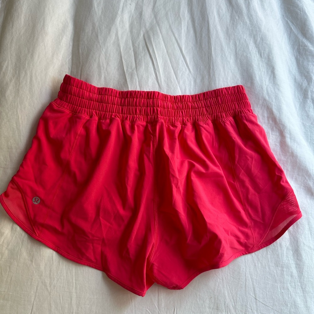 Lululemon Hotty Hot High Rise shorts 2.5